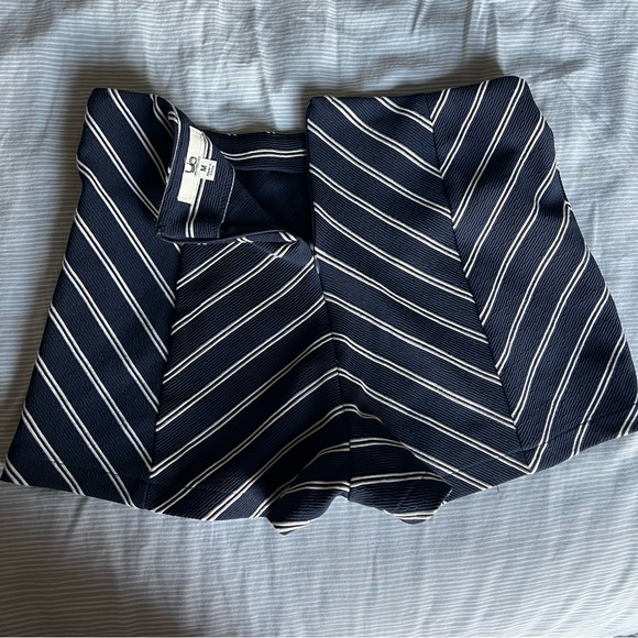 YA Los Angeles Navy and White Striped Women's Shorts - Picture 2 of 5